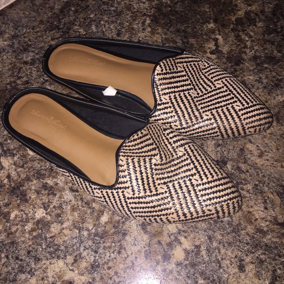 Universal Thread Shoes - Universal thread mule slip on shoes